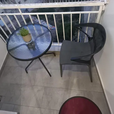 Central 5 Modern Apartment With Free Parking Сере Экстерьер фото