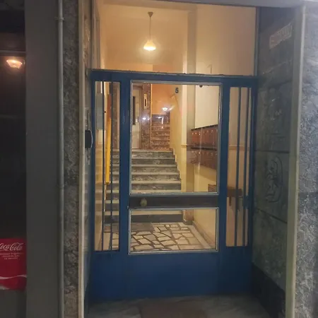 Central 5 Modern Apartment With Free Parking Сере Экстерьер фото