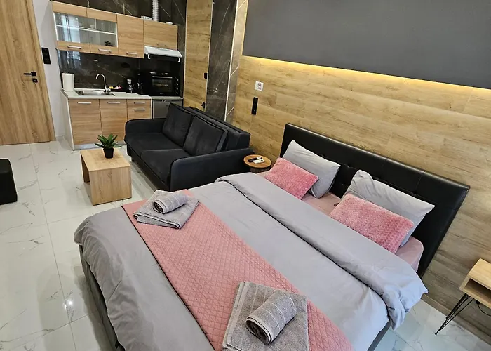 Central 5 Modern Apartment With Free Parking