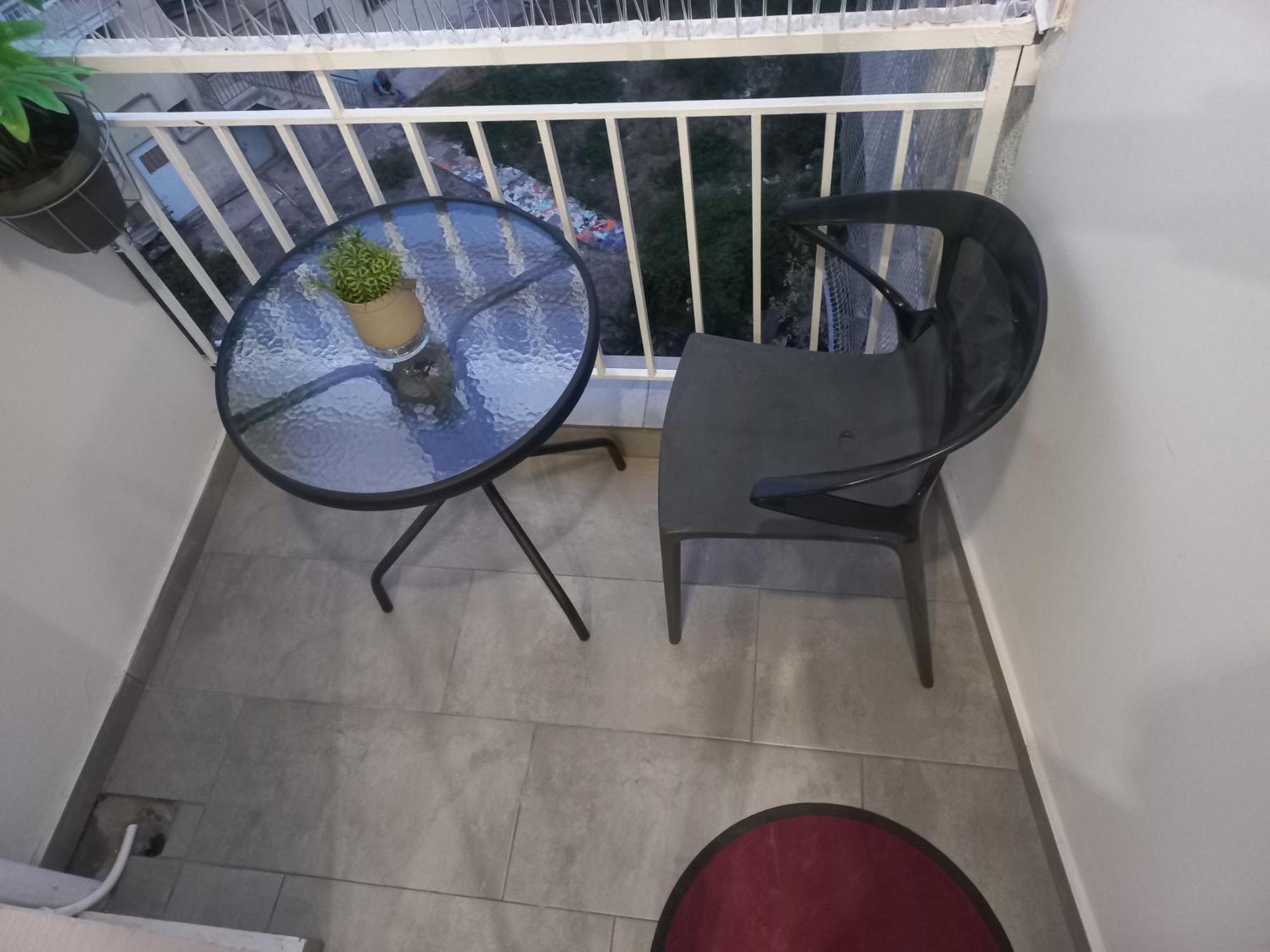 5 Modern With Free Parking Apartment