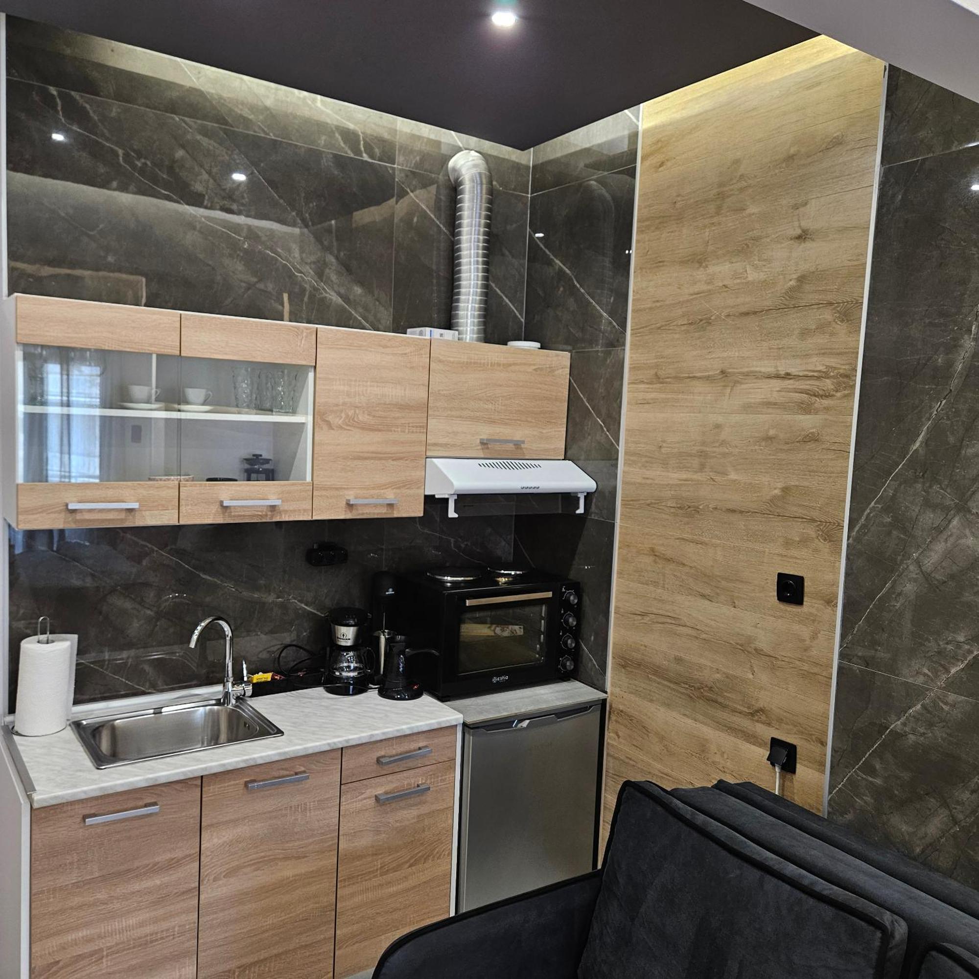 5 Modern With Free Parking Apartment