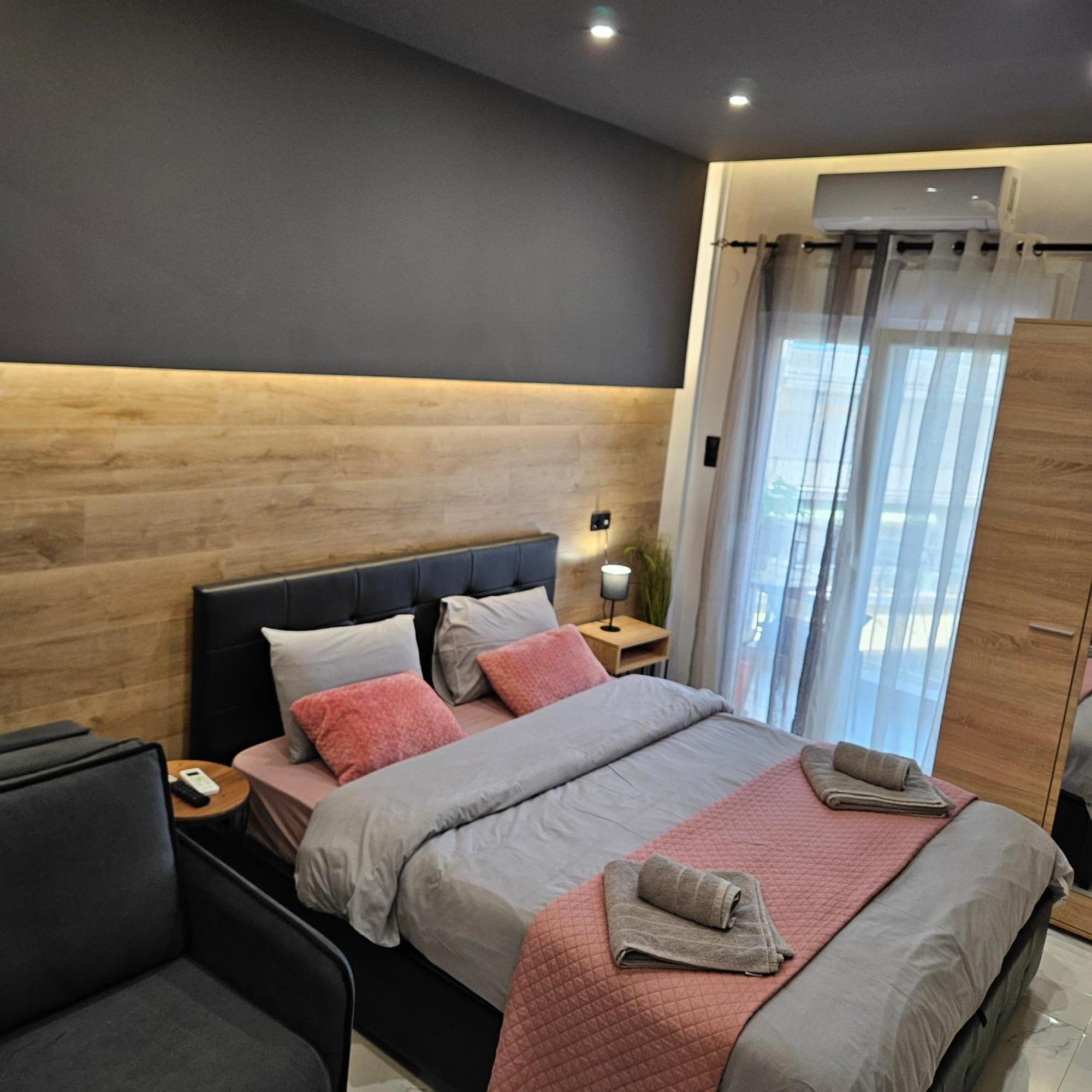 5 Modern With Free Parking Apartment *